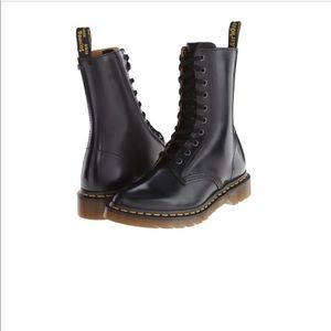 NWOB Dr Martens Alix Pointy Toe 10 eyed Lace Boot